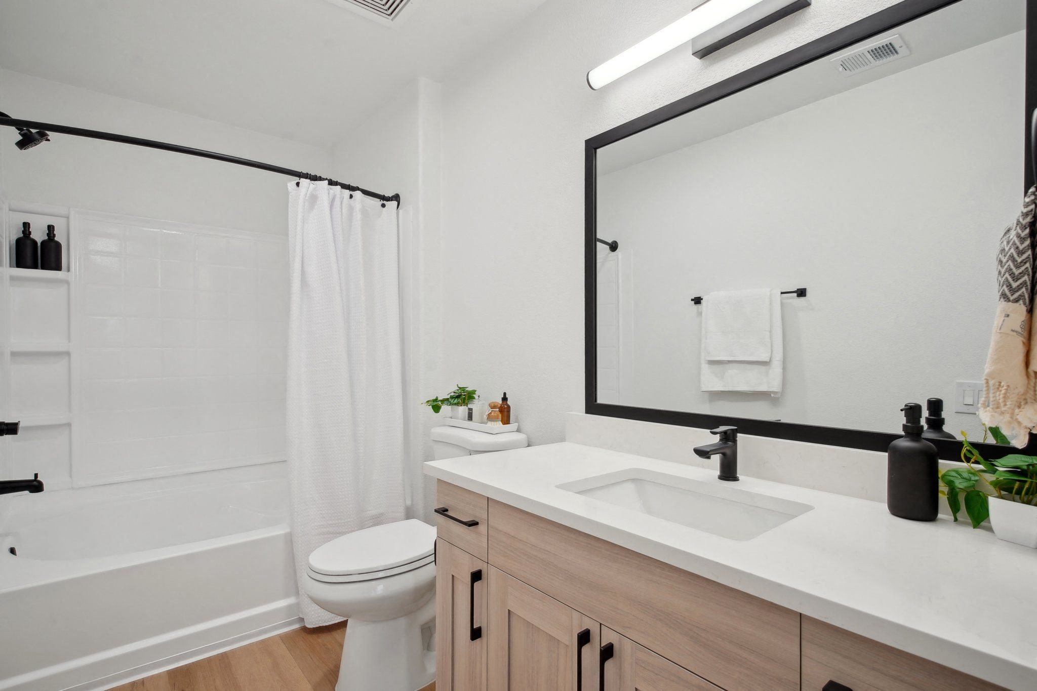 Fountain Plaza - Bathroom